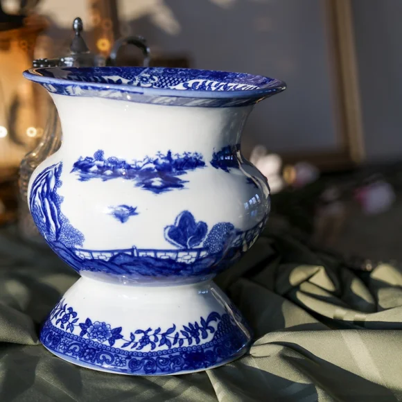 Vintage Victoria Ware Blue & White Ironstone Pottery Spittoon - Picture 5 of 5